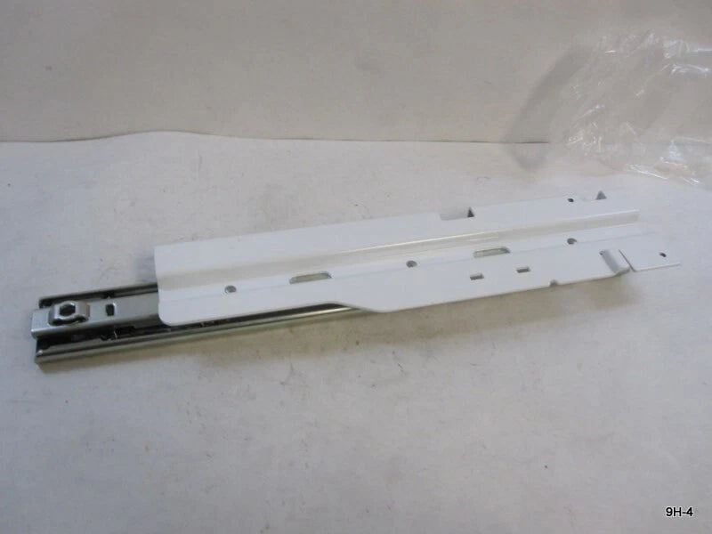Insignia Right Slide Rail - 12231000006632